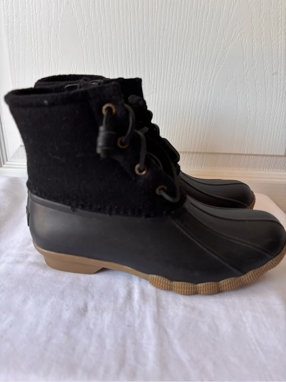 Sperry Saltwater Black Duck Boots with Black Laces women’s size 5.5